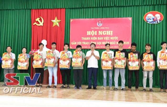 Thanh niên Long Phú hăng hái lên đường nhập ngũ